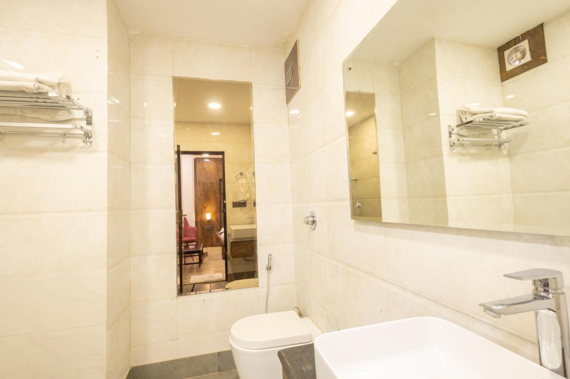 Hotel Cosmo Near Blk Hospital Karol Bagh Dillí Exteriér fotografie